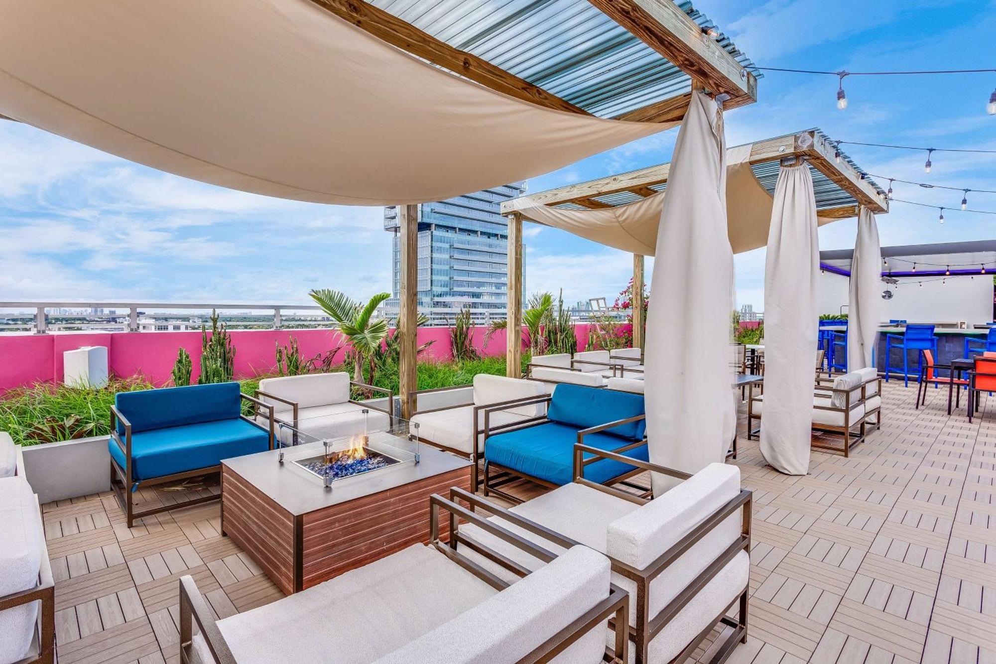 Serena Hotel Aventura Miami, Tapestry Collection By Hilton Екстериор снимка