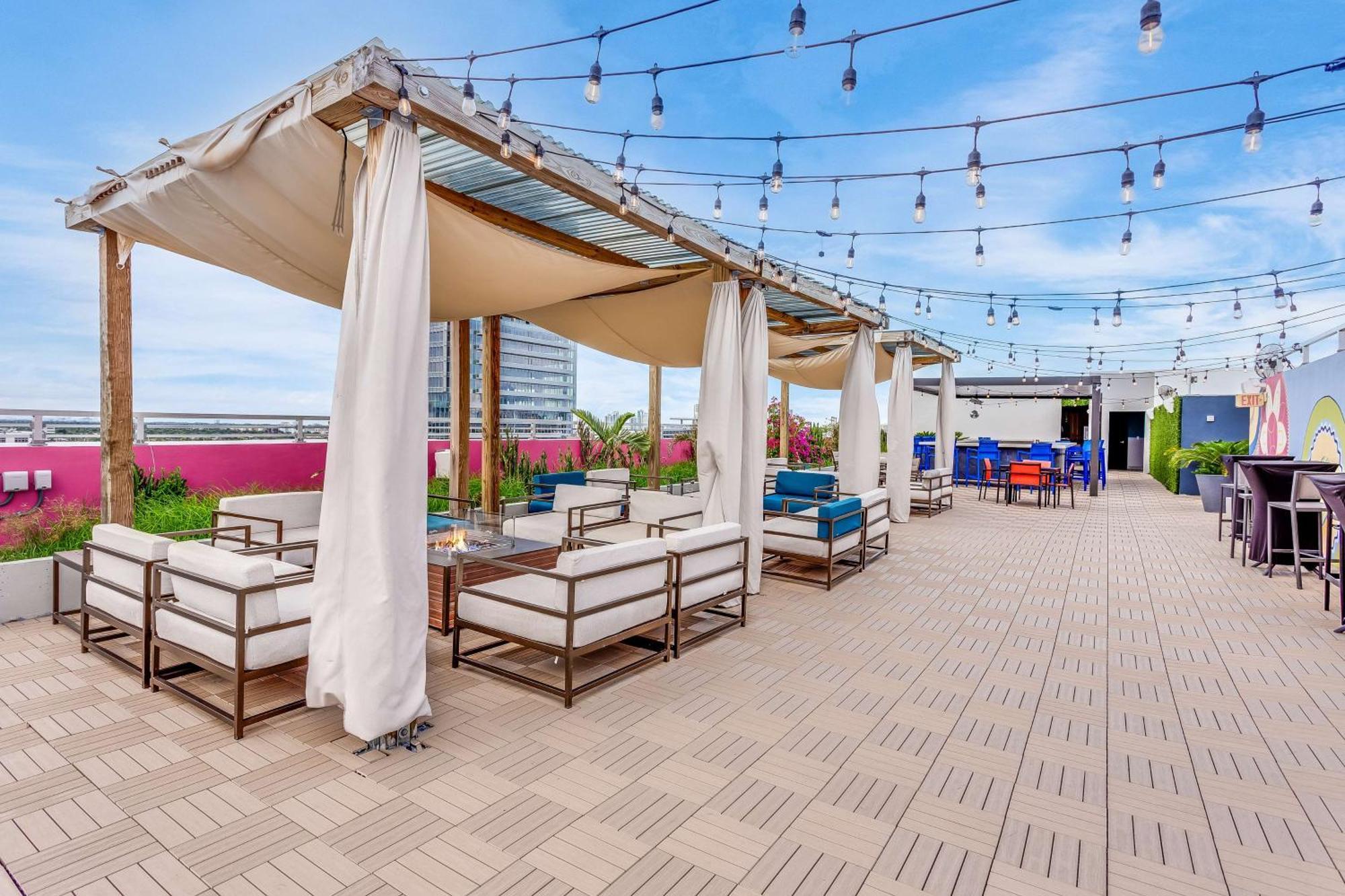 Serena Hotel Aventura Miami, Tapestry Collection By Hilton Екстериор снимка